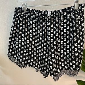 Silky lace shorts with elastic waistband